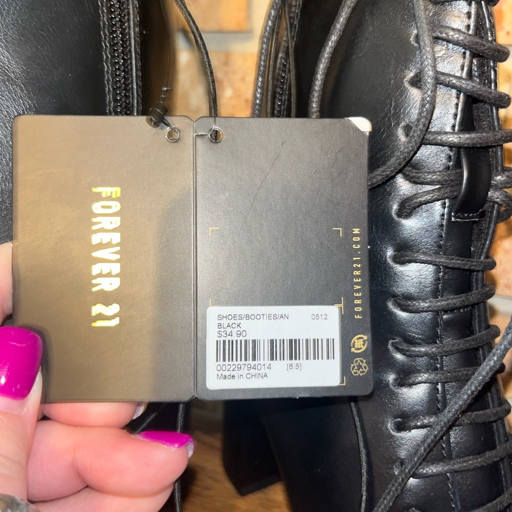 NWT NIB Forever 21 Women’s 6.5 Zip Up Heeled Boots - Picture 2 of 6